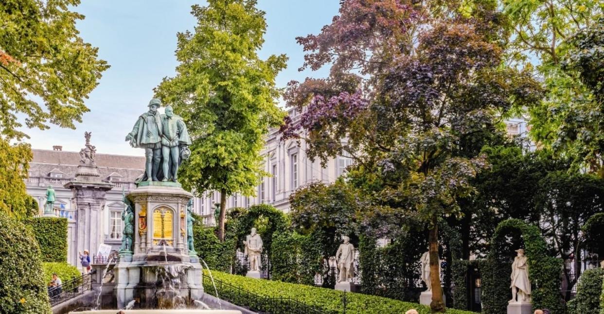 Un Sommeil Paisible Hotel Brussel Buitenkant foto